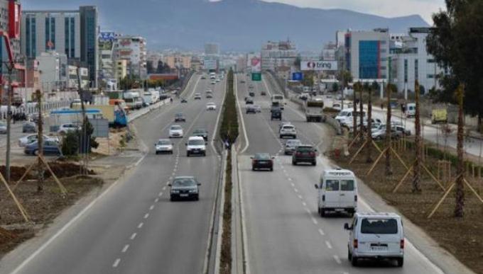 Tirane-Durres pas 20 vjetesh: 100 mije mjete ne dite dhe fitime te larta per kompanine koncesionare